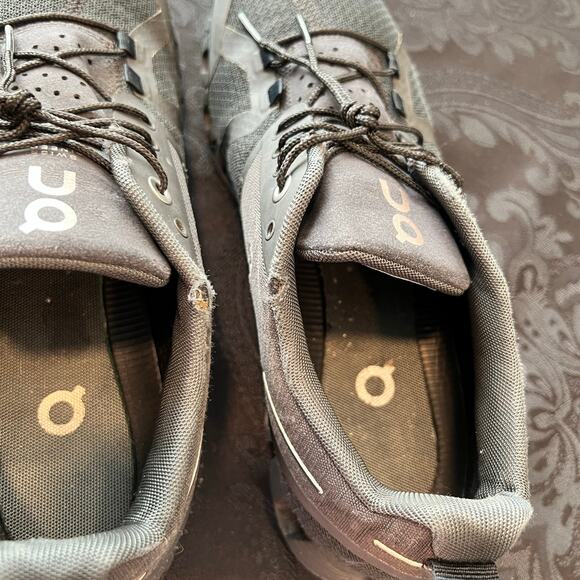 On cloud black/ silver logo running shoes women 7.5 - Picture 8 of 13